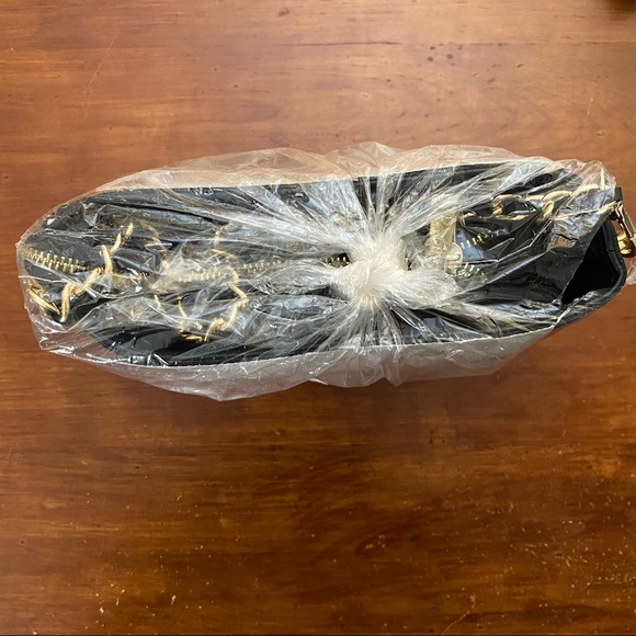 Persaman New York Leather Crossbody Bag - Picture 2 of 16